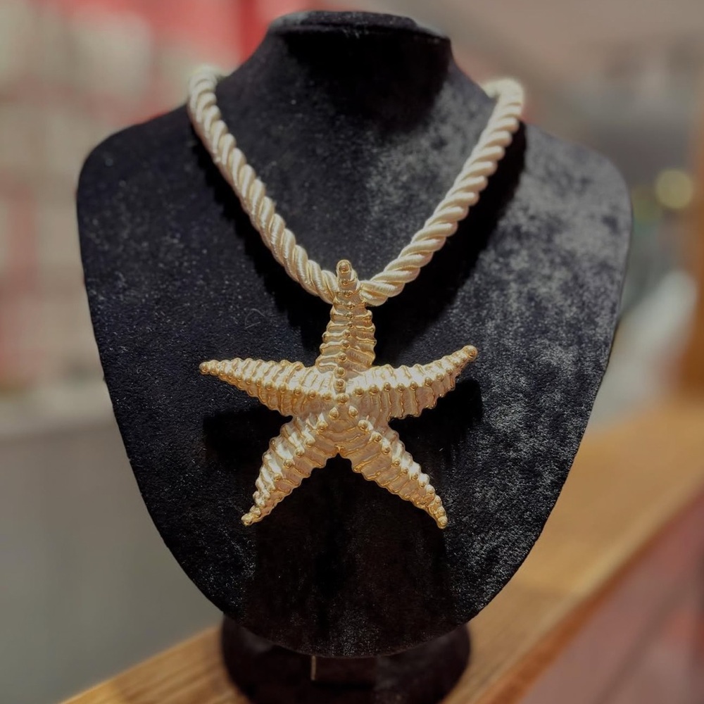 Starfish Gold Necklace&Earrings Set - Picture 5 of 7